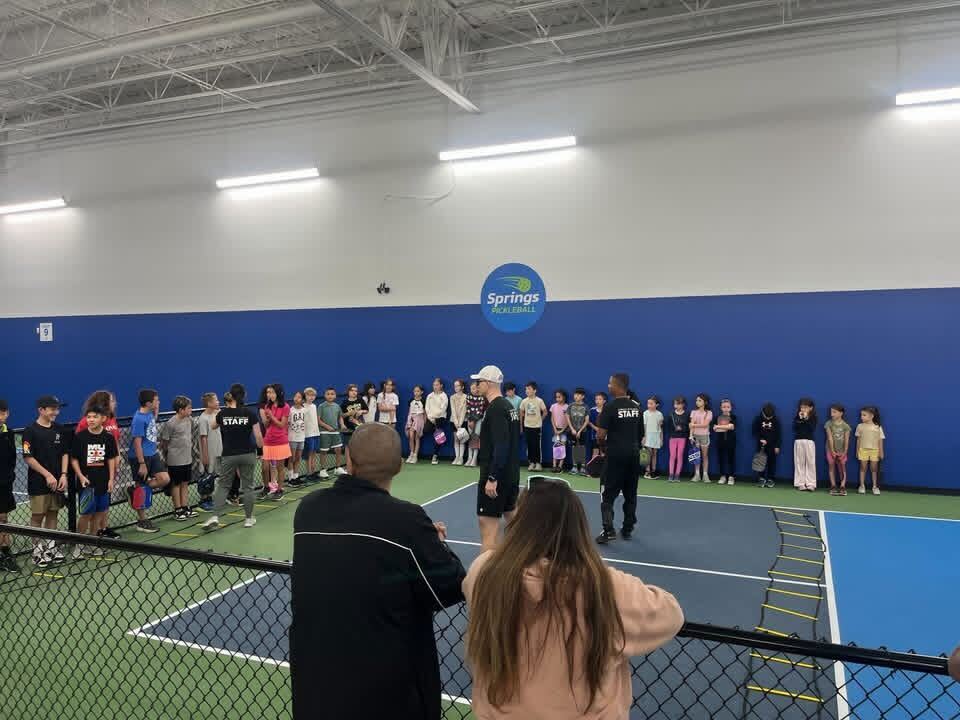 Youth pickleball group at Springs Pickleball East